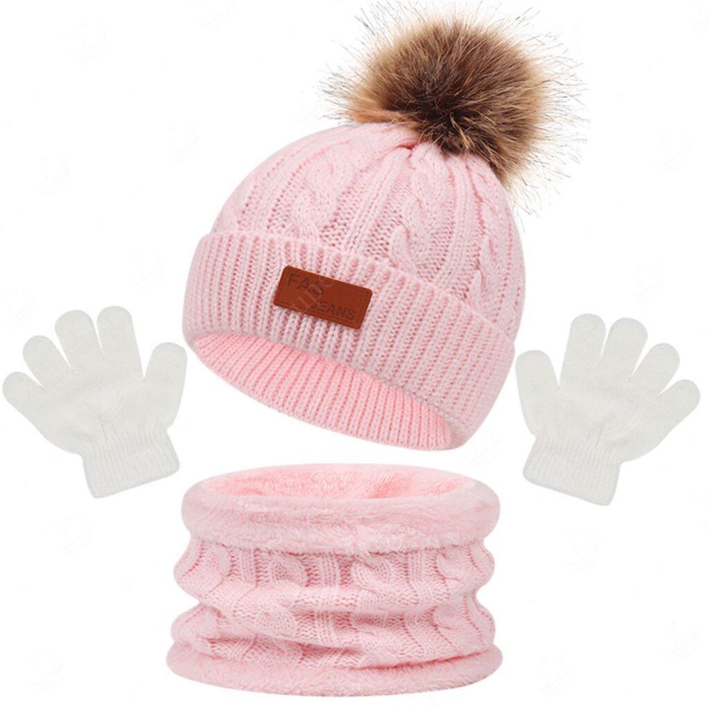 Laste kindad, sall ja tutimüts pakis